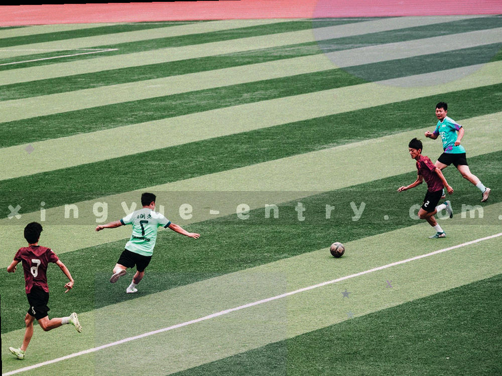 两张不同颜色的便签分别写着稳定与测试，旁边画着状态灯小图标